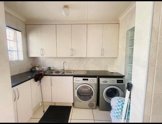 5 BEDROOM HOUSE FOR SALE IN PRIMROSE